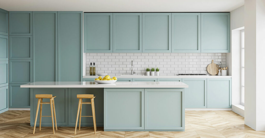 Eine neutral mit Home Staging gestaltete gestaltete Küche einer Immobilie für den Verkauf | Home Staging