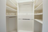 begehbarer Kleiderschrank am Schlafzimmer