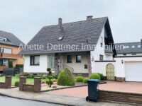 Frontseite mit Garage