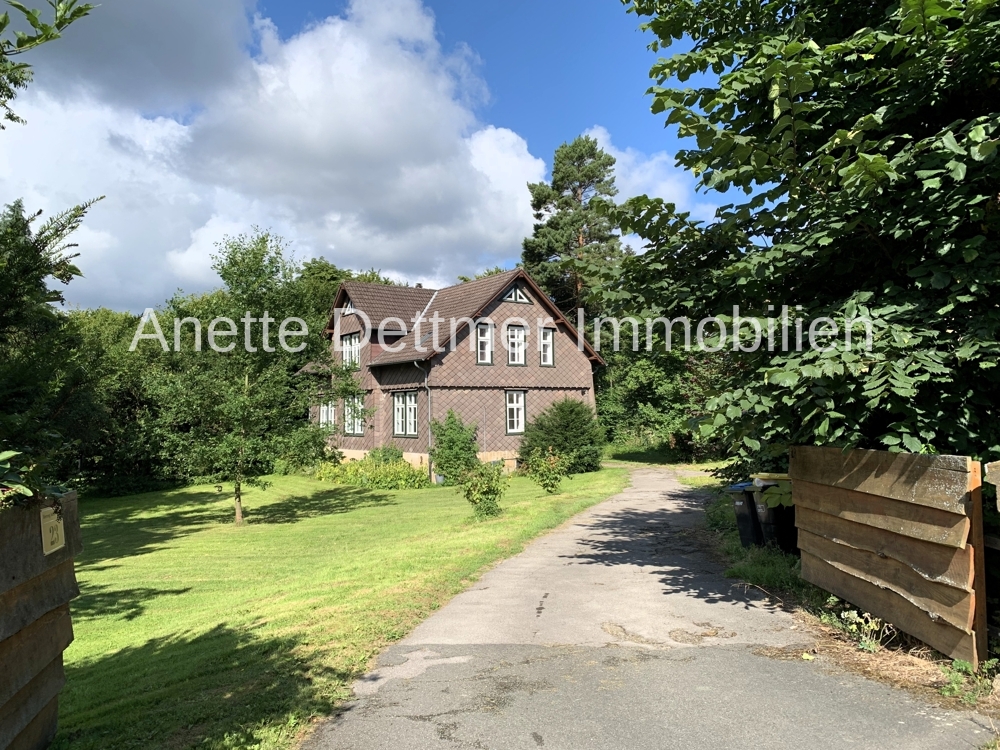 Ansicht Haus mit Garten