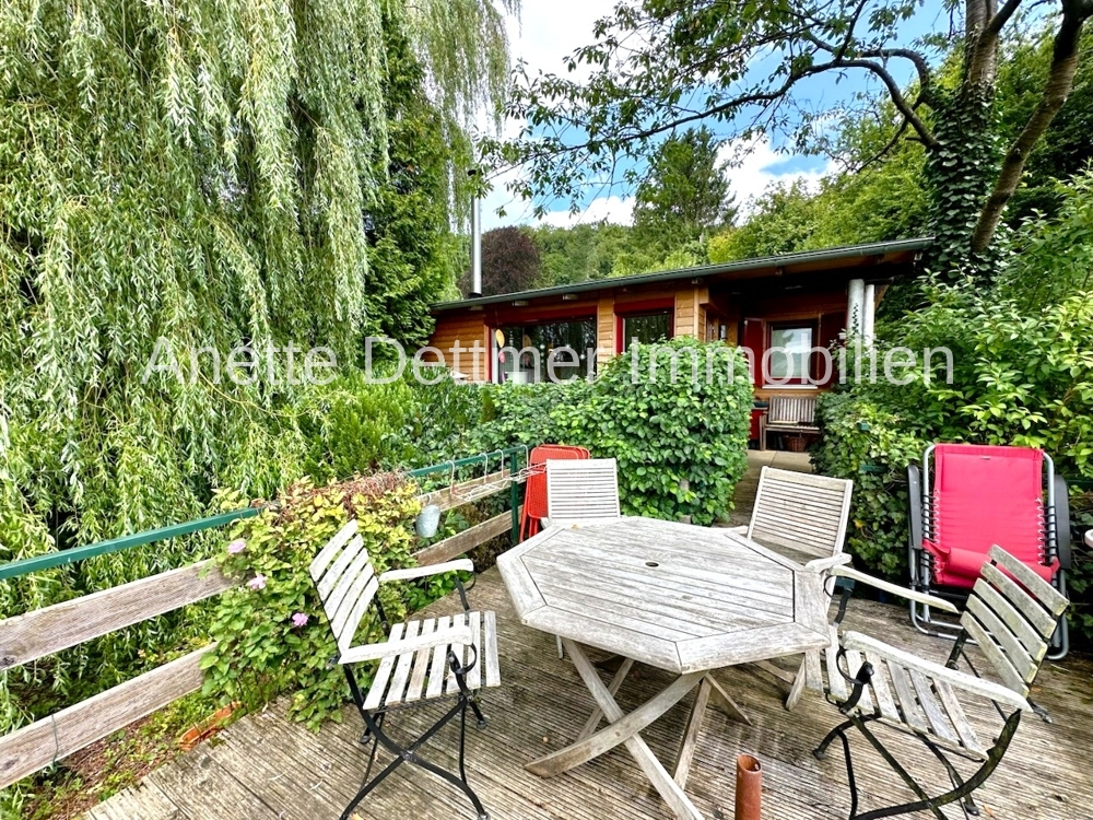 Hausansicht mit Terrasse