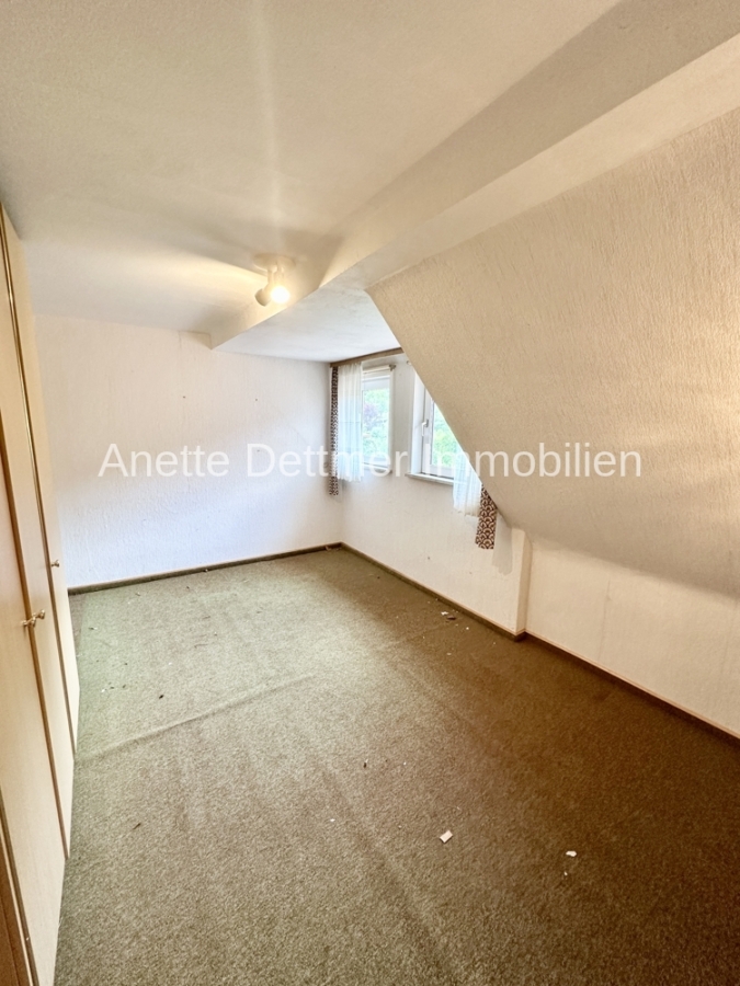 13 Zimmer im OG
