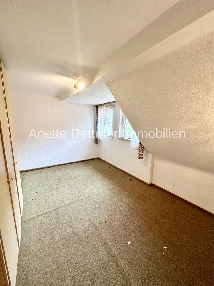 13 Zimmer im OG