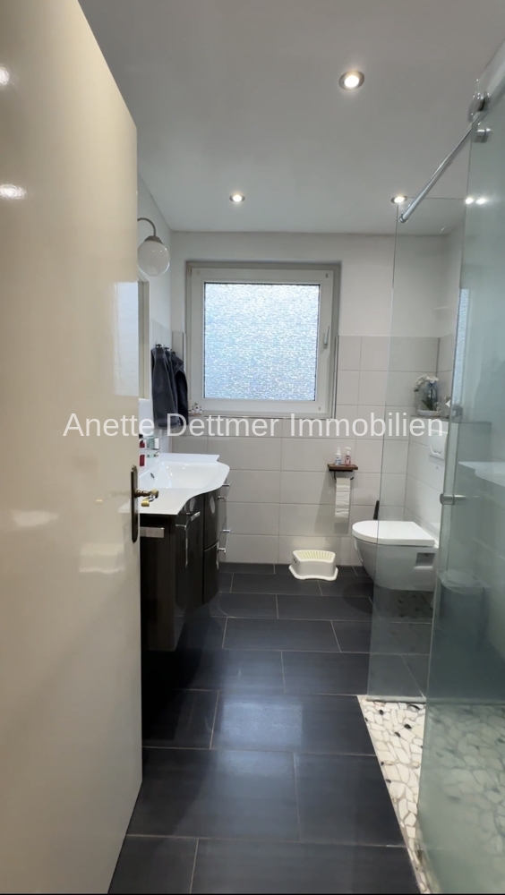 9 EG Wohnung modernes Badezimmer