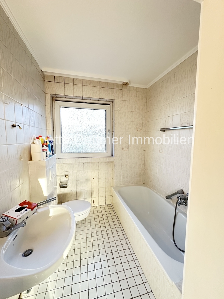 15 OG Wohnung Badezimmer