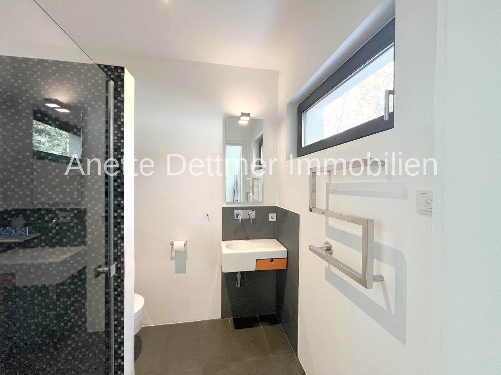 15.1 Badezimmer mit Dusche im. Erdgeschoss