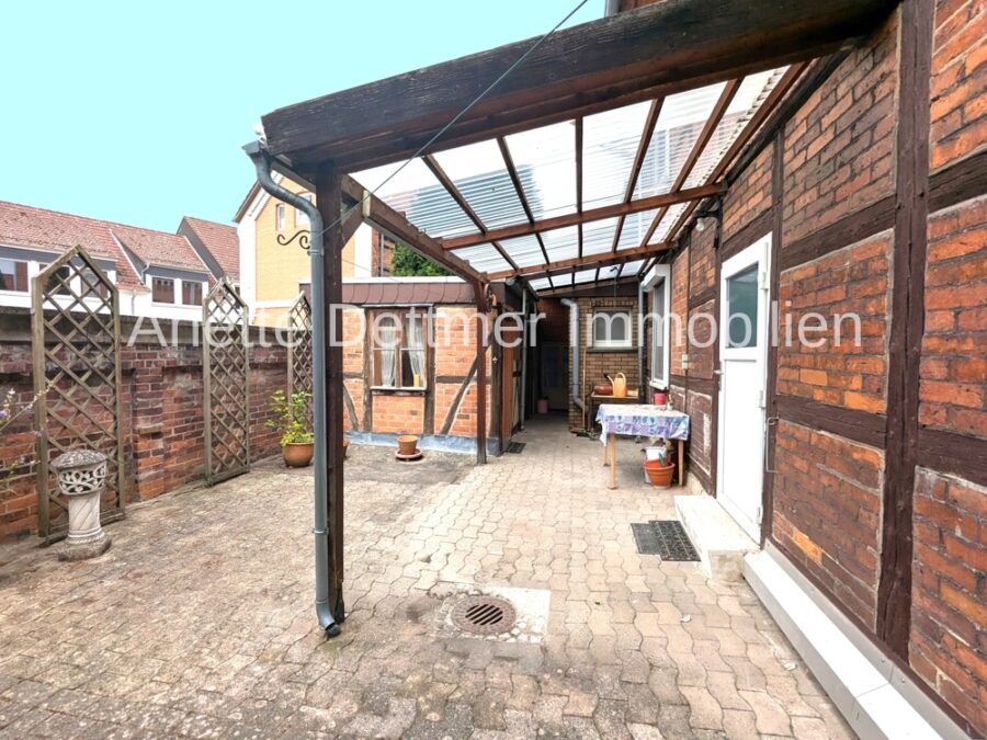 Terrasse mit Gartenlaube