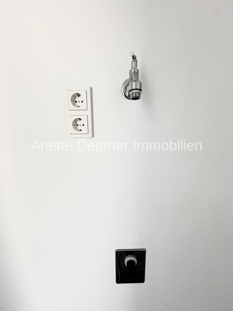 22 Waschmaschinenanschluss und Trockner