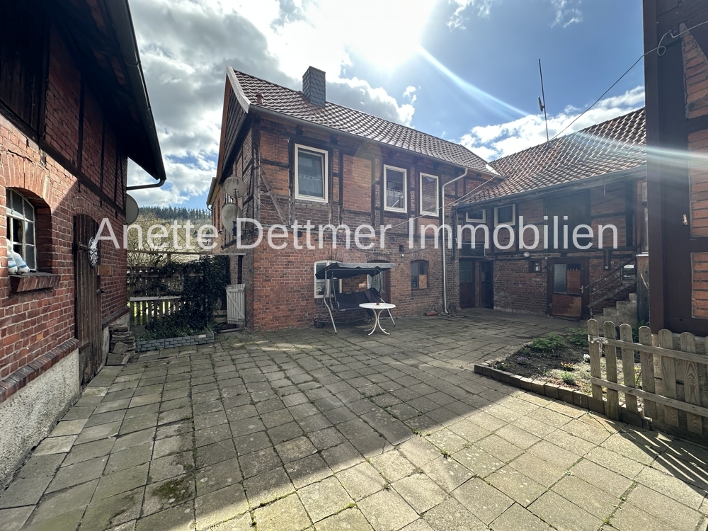 14 Hof mit Blick auf die 49a