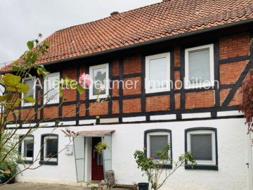 Fachwerkcharme in dörflicher Lage mit kleinem Garten, 31061 Alfeld (Leine) / Brunkensen, Einfamilienhaus