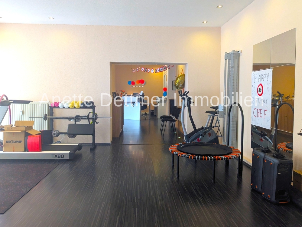 Trainingsbereich mit Durchbruch Physio