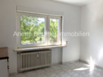Kind EG - Gepflegtes Zweifamilienhaus mit 3 Garagen und Panorama über Alfeld