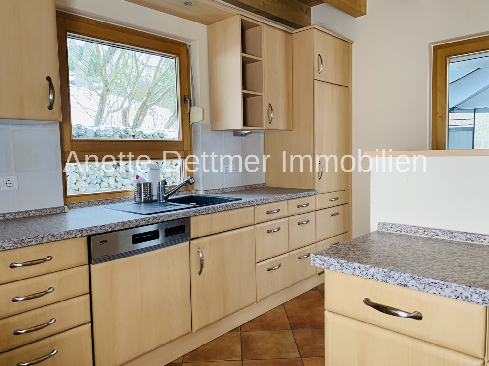 Küche mit Austritt zur Terrasse