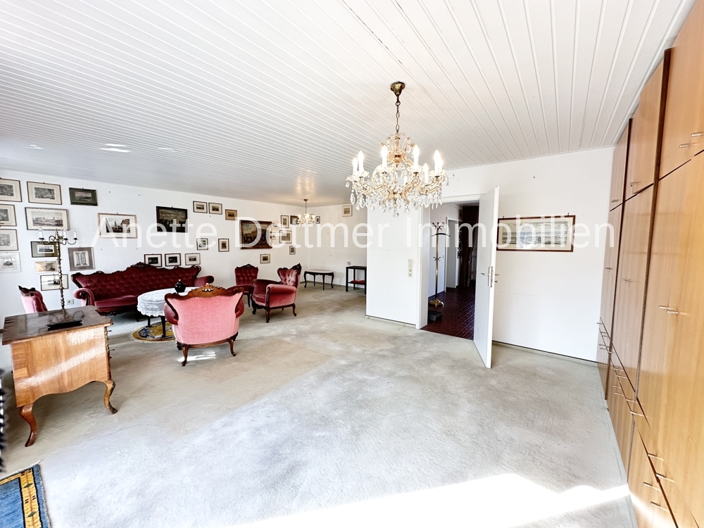 7 Wohn- und Esszimmer