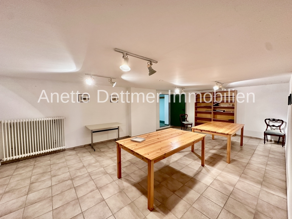 23 Keller Partyraum oder Büro