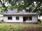Zweifamilienhaus mit Garagen im schönen Ortsteil Grünenplan - Hausfront Westen (Garten)