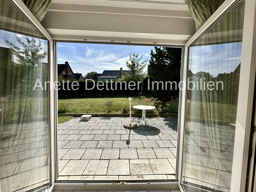 6 Wohnzimmer Blick in den Garten