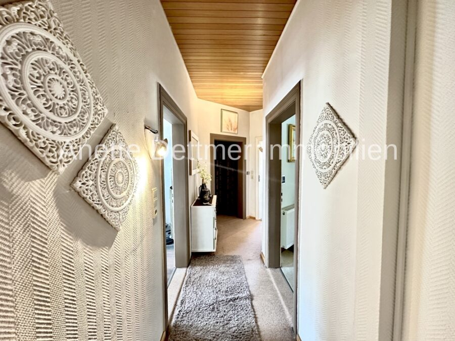 10 Eingangsbereich Wohnung im OG